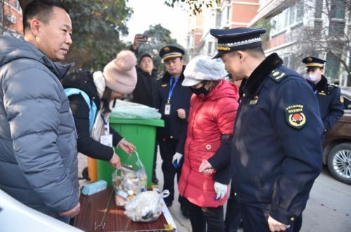 郑州开出垃圾分类首张责令改正通知书 中原万达未设置厨余垃圾桶被要求限期整改-5.jpg