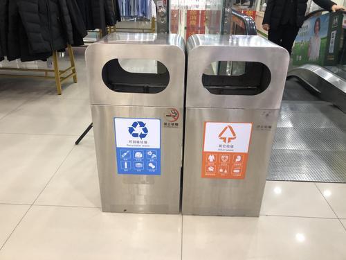 郑州开出垃圾分类首张责令改正通知书 中原万达未设置厨余垃圾桶被要求限期整改-1.jpg