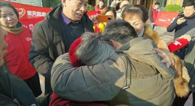 郑州：男子被拐34年后与家人团聚，父亲苦寻多年未果已离世-1.jpg