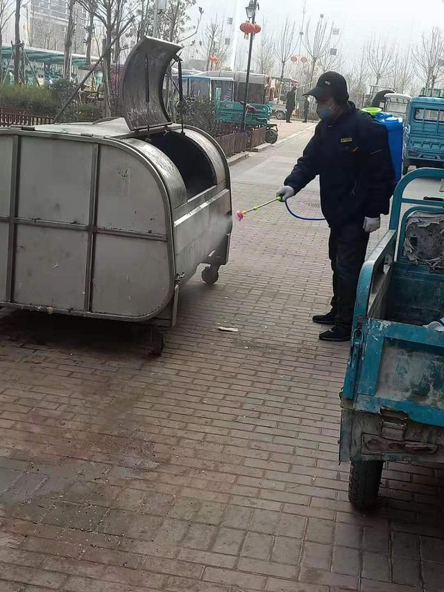 郑州经开区投放392个废弃口罩收集桶，8台车每天清3次-2.jpg